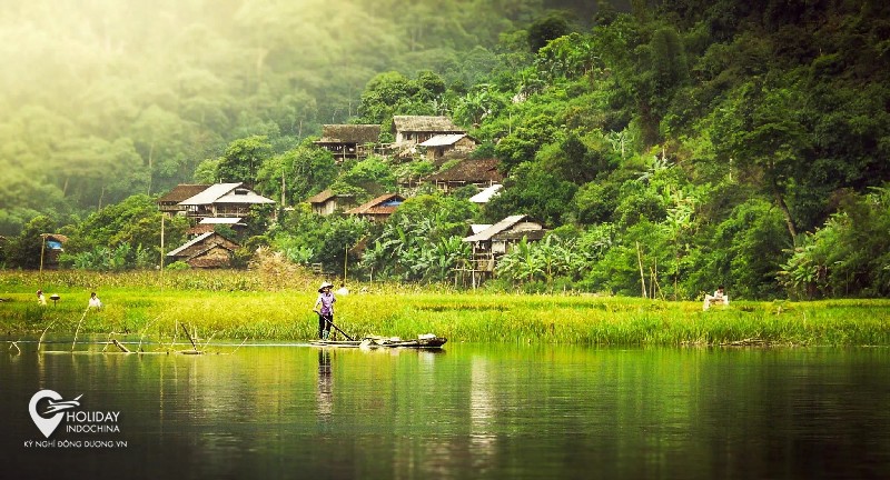 Hồ Ba Bể (Bắc Kạn) - Ngọc bích của núi rừng Đông Bắc