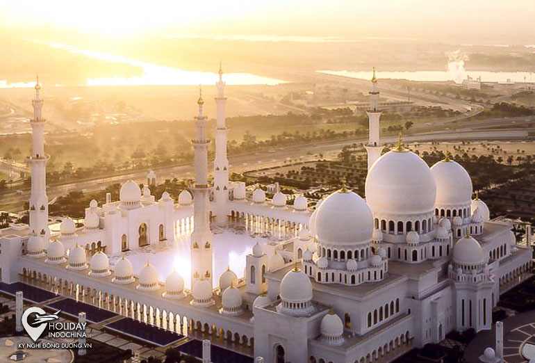 Thánh đường Sheikh Zayed ở Abu Dhabi có gì đặc biệt (2024)