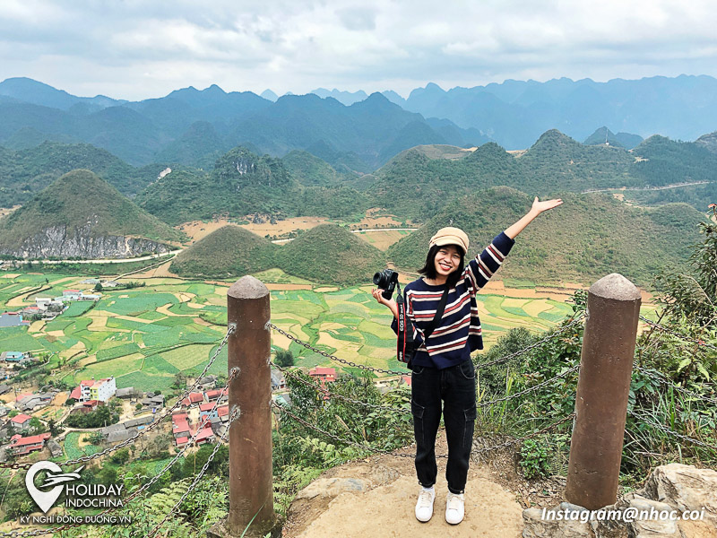 Núi Đôi Quản Bạ là một điểm du lịch hút khách tại Việt Nam, với cảnh sắc tuyệt đẹp và khí hậu trong lành. Hãy khám phá những mảnh đất hùng vĩ này và tìm hiểu thêm về lịch sử đất nước Việt Nam.